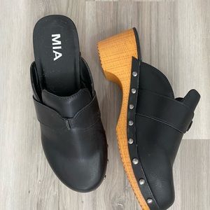 Nwot Mia clogs